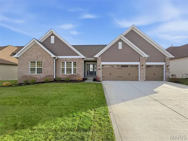 $599,900 | 232 Balmoral Gdns Court, Lake St. Louis, MO 63367