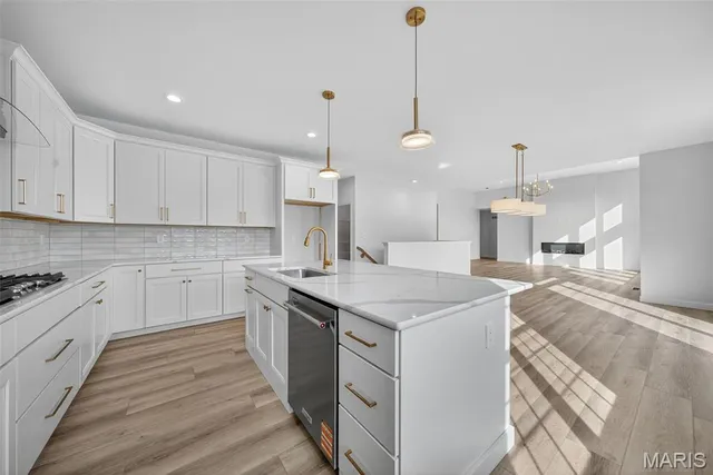 $599,900 | 232 Balmoral Gdns Court, Lake St. Louis, MO 63367