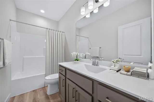 $599,900 | 232 Balmoral Gdns Court, Lake St. Louis, MO 63367