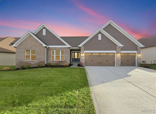 $599,900 | 232 Balmoral Gdns Court, Lake St. Louis, MO 63367