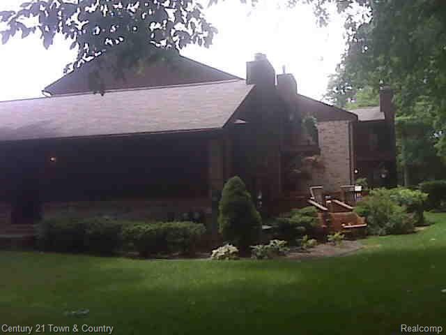 1750 Thomas Court, Unit 215 Rochester, MI 48309 - Photo 1 of 7 Front of Condo