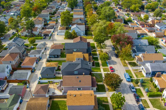 a view of residential houses with outdoor space