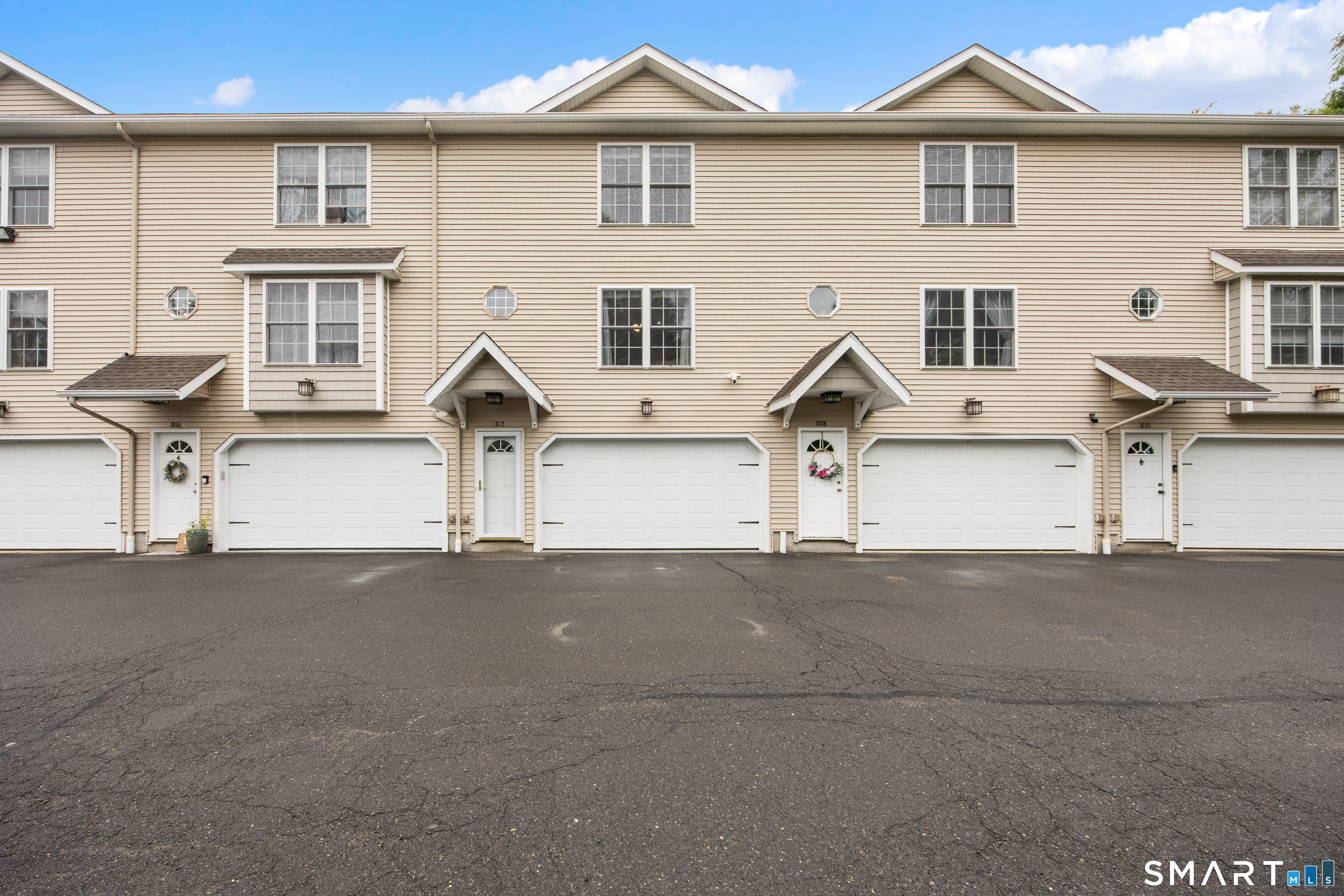 180 Grilleytown Road, Unit 17 Waterbury, CT 06704 - Photo 1 of 24