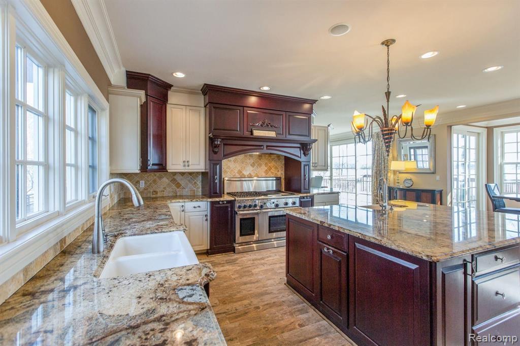 4021 Commerce Road West Bloomfield, MI 48324 - Photo 13 of 36
