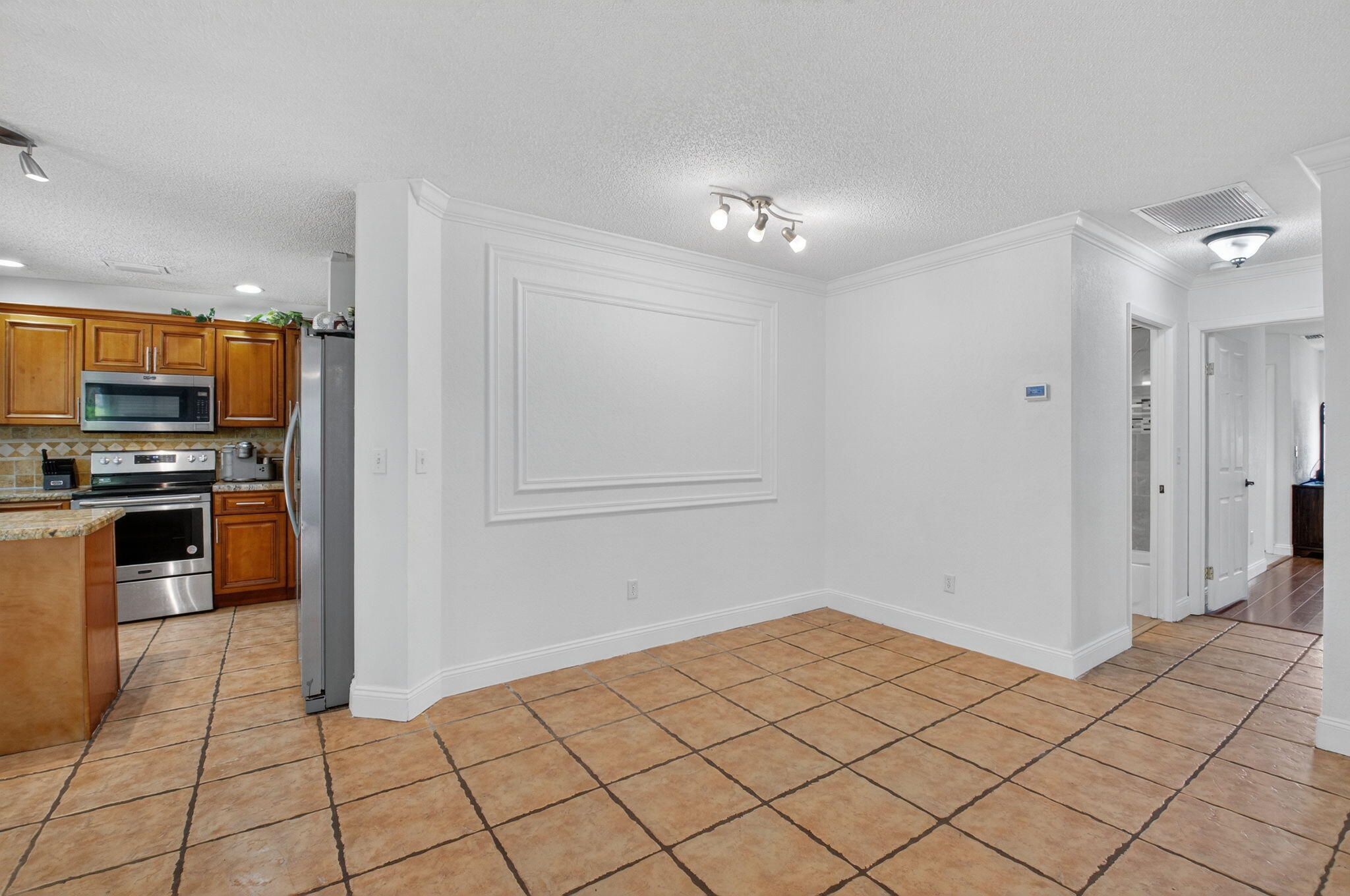 9667 Sunny Isle Circle Boca Raton, FL 33428 - Photo 11 of 46 14-web-or-mls-DSC_0631