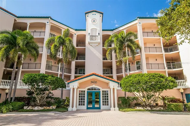 $525,000 | 5420 Eagles Point Circle, Unit 304, Sarasota, FL 34231