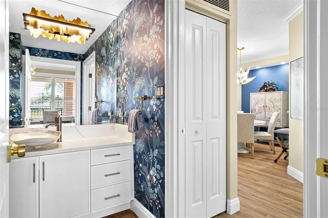 $525,000 | 5420 Eagles Point Circle, Unit 304, Sarasota, FL 34231