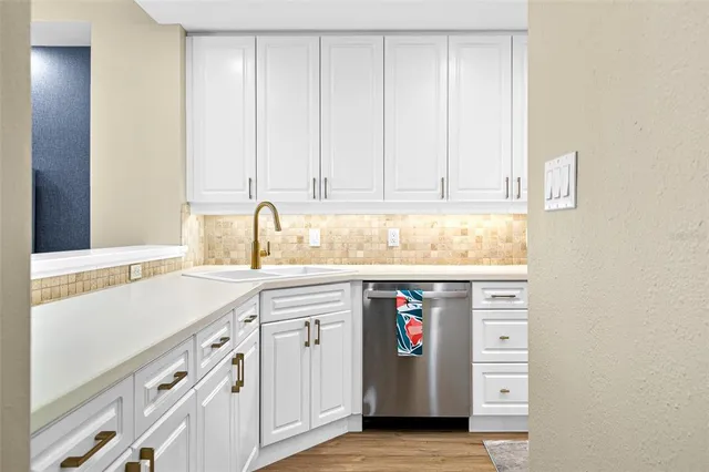 $525,000 | 5420 Eagles Point Circle, Unit 304, Sarasota, FL 34231