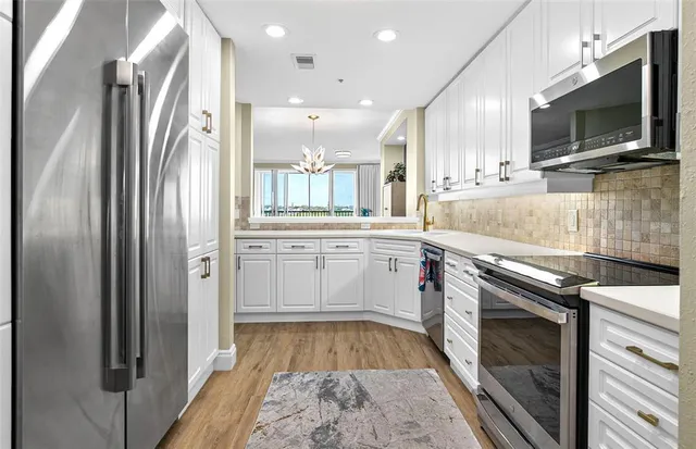 $525,000 | 5420 Eagles Point Circle, Unit 304, Sarasota, FL 34231