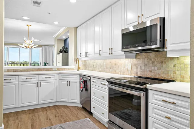 $525,000 | 5420 Eagles Point Circle, Unit 304, Sarasota, FL 34231