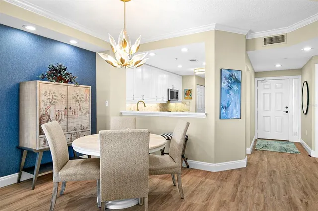 $525,000 | 5420 Eagles Point Circle, Unit 304, Sarasota, FL 34231