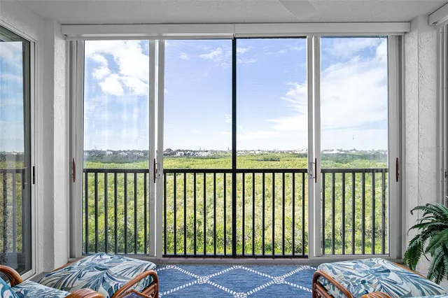 $525,000 | 5420 Eagles Point Circle, Unit 304, Sarasota, FL 34231