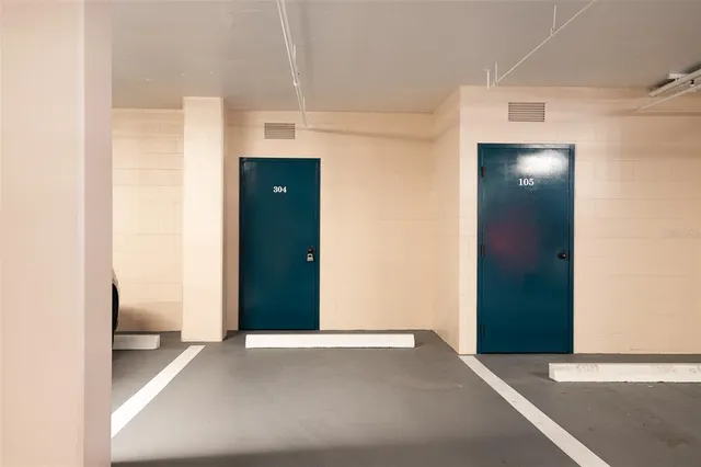 $525,000 | 5420 Eagles Point Circle, Unit 304, Sarasota, FL 34231