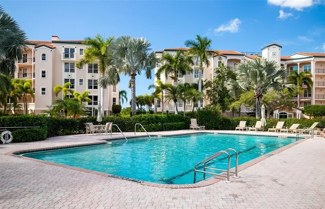 $525,000 | 5420 Eagles Point Circle, Unit 304, Sarasota, FL 34231