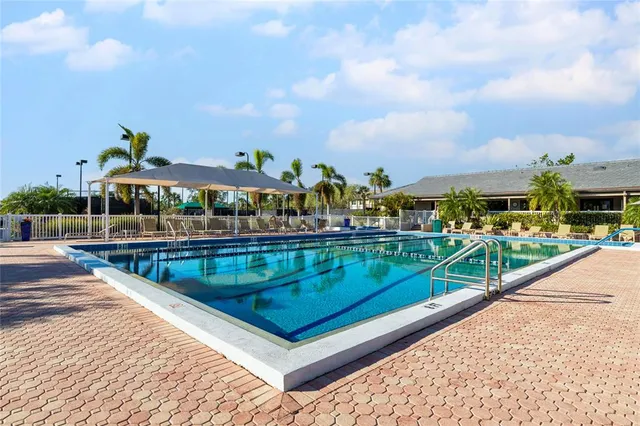 $525,000 | 5420 Eagles Point Circle, Unit 304, Sarasota, FL 34231