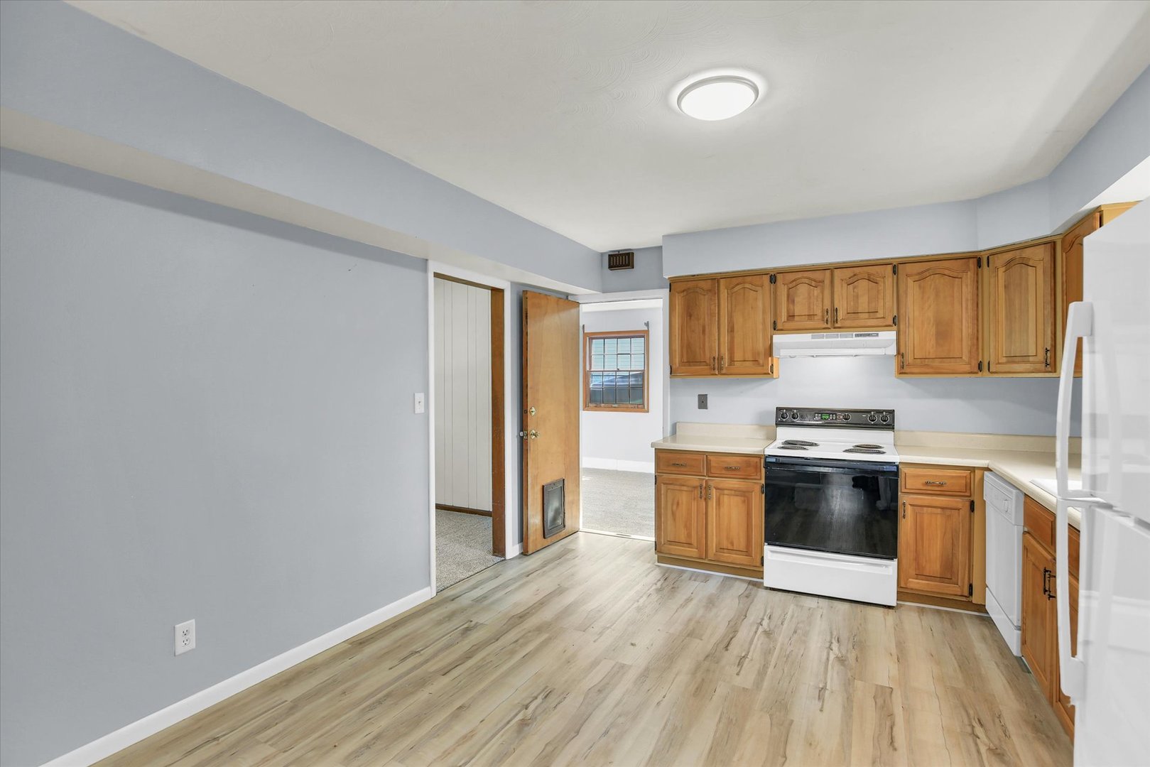 2107 Barberry Drive Champaign, IL 61821 - Photo 14 of 37 a kitchen with granite countertop wooden floors and stainless steel appliances