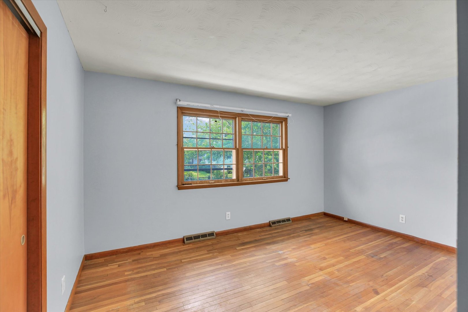 2107 Barberry Drive Champaign, IL 61821 - Photo 20 of 37 an empty room with a window