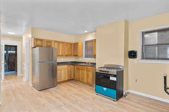 $1,650 | 155 Babcock Street, Hartford, CT 06106