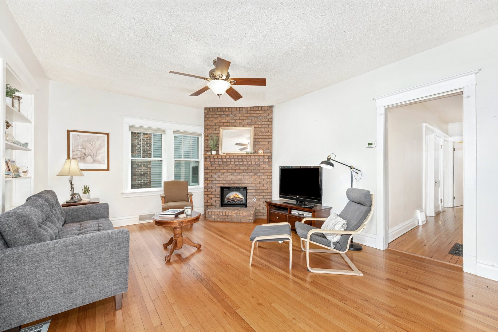 120 Avon Road Elmhurst, IL 60126 - Photo 4 of 37