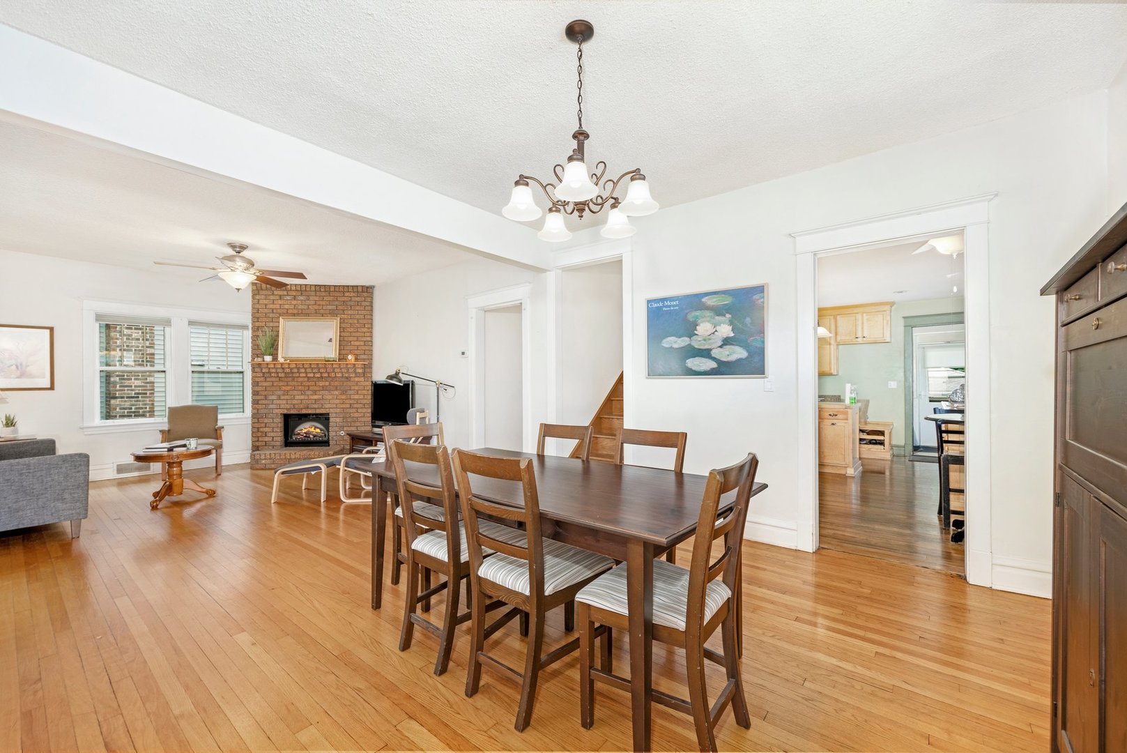 120 Avon Road Elmhurst, IL 60126 - Photo 6 of 37