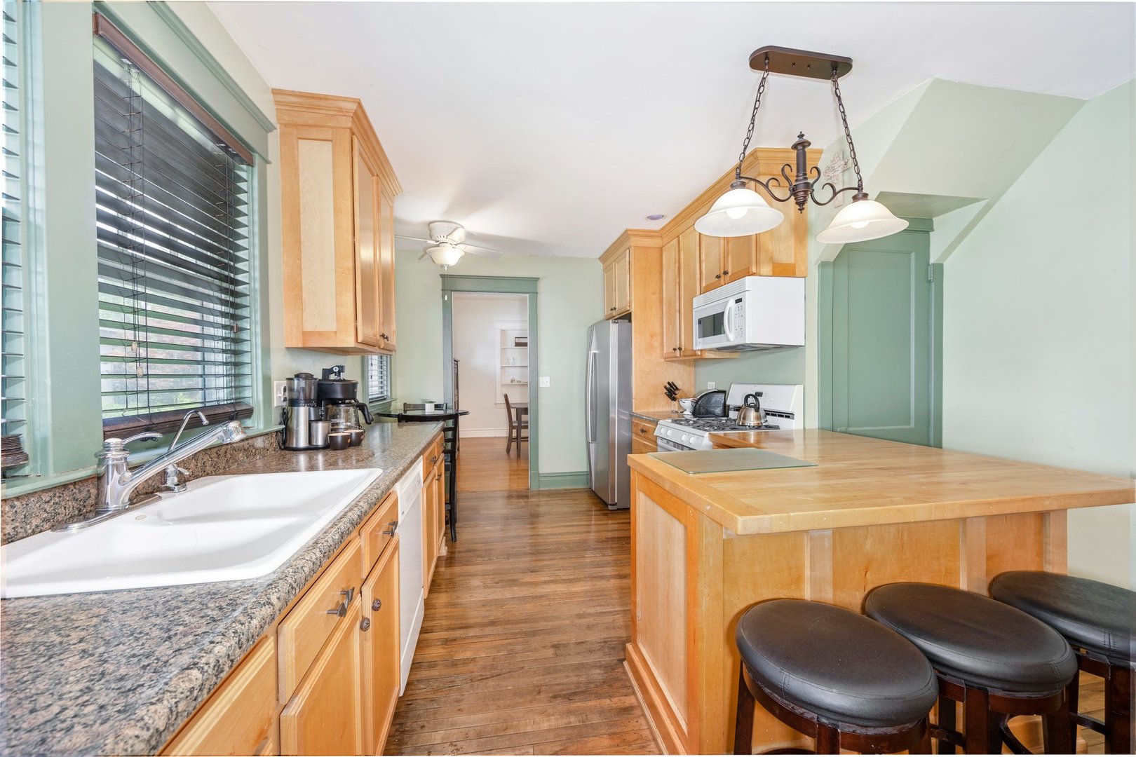 120 Avon Road Elmhurst, IL 60126 - Photo 8 of 37