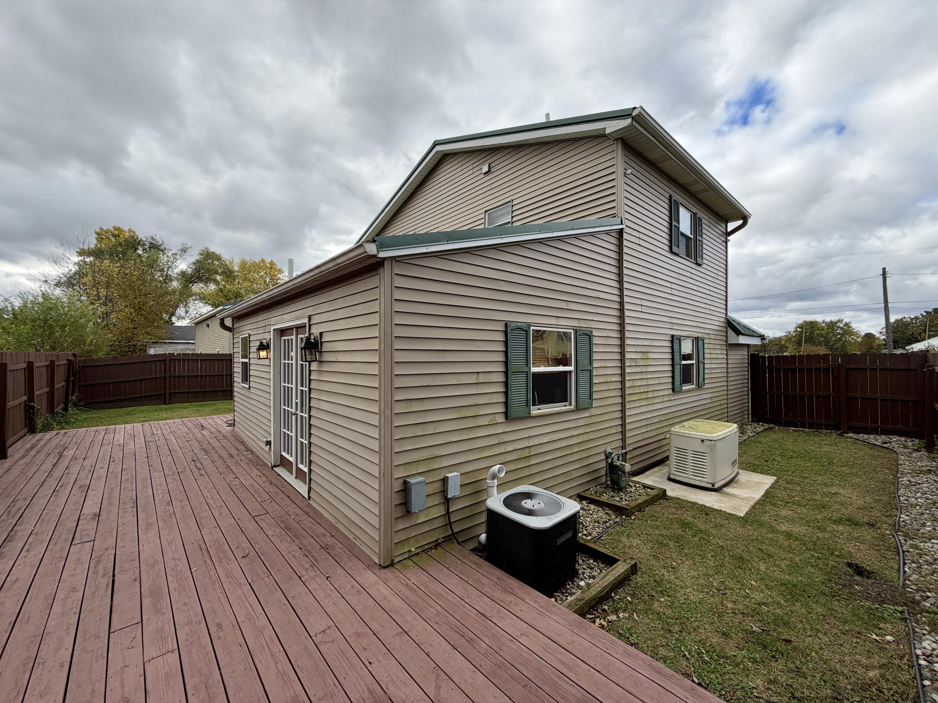 396-398 North 20th Street Springfield, MI 49037 - Photo 19 of 27 IMG_4531