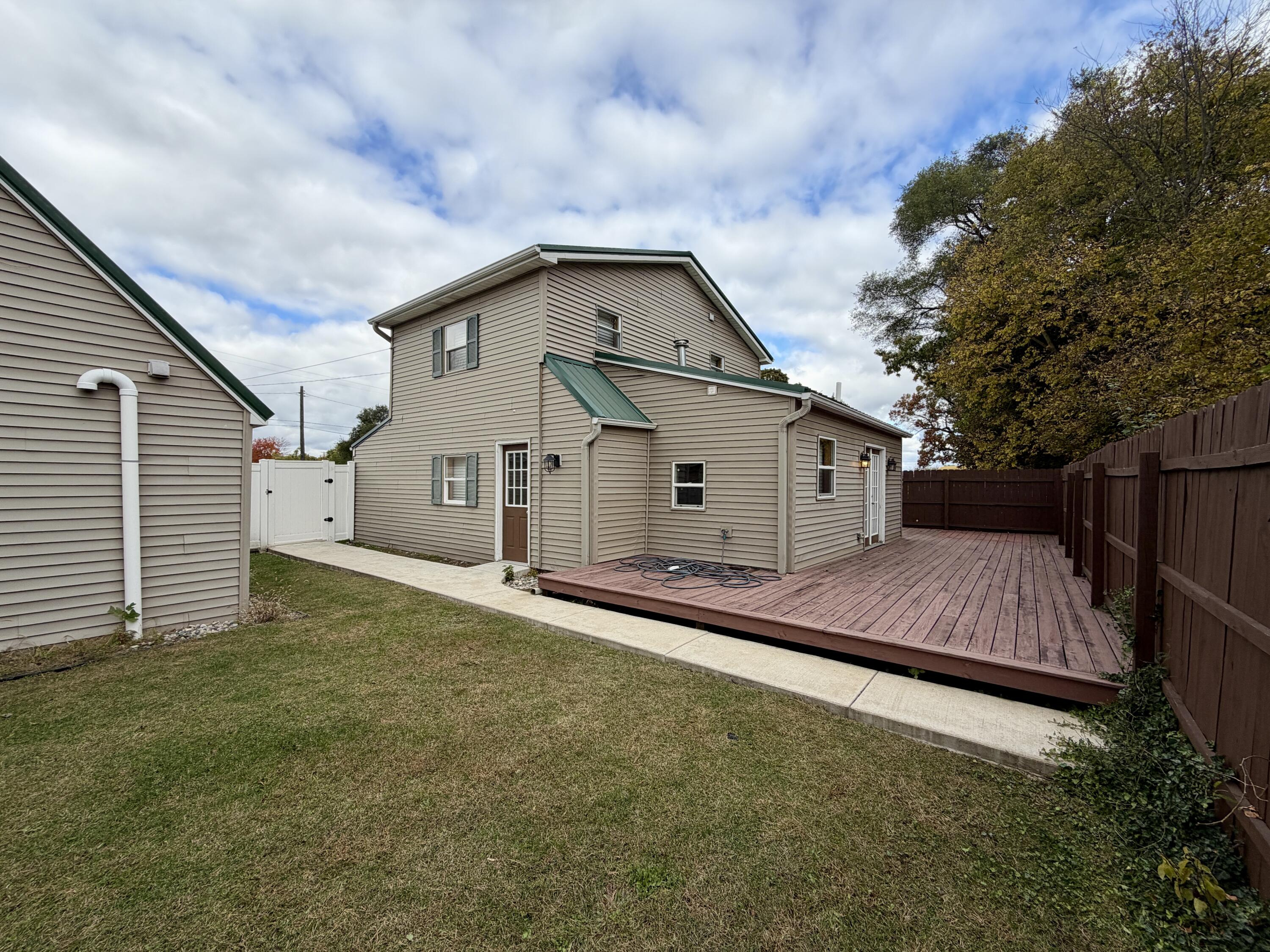 396-398 North 20th Street Springfield, MI 49037 - Photo 5 of 27 IMG_4530