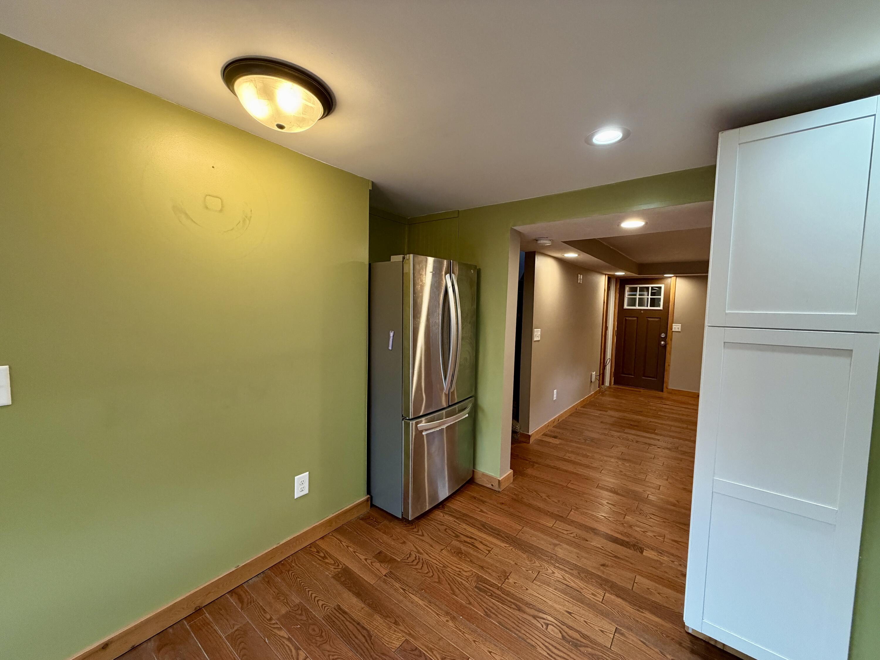 396-398 North 20th Street Springfield, MI 49037 - Photo 10 of 27 IMG_4537