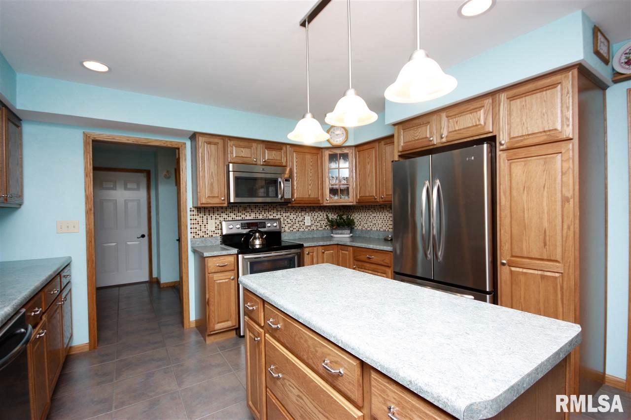 7576 Pin Oak Road Manito, IL 61546 - Photo 11 of 36 Gallery Image 11