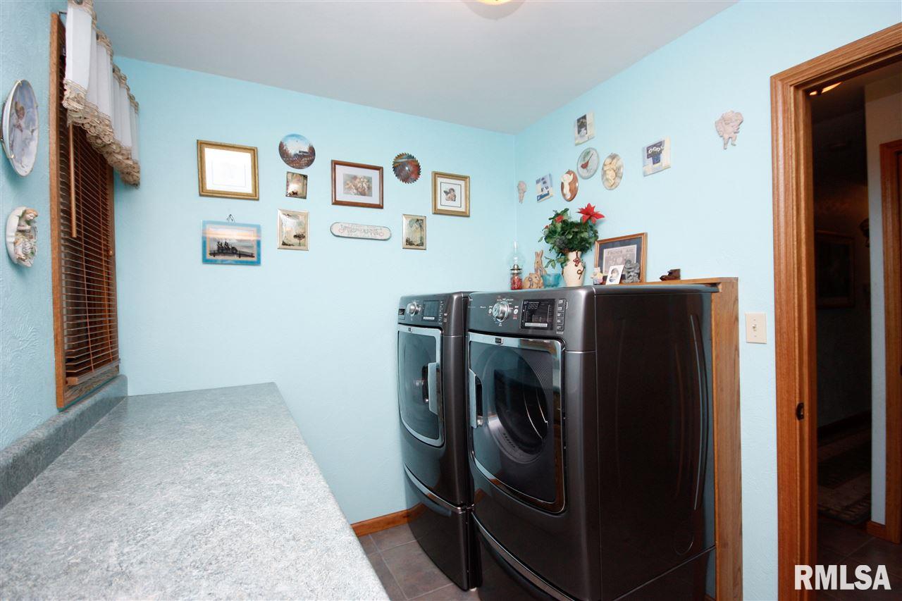 7576 Pin Oak Road Manito, IL 61546 - Photo 13 of 36 Gallery Image 13