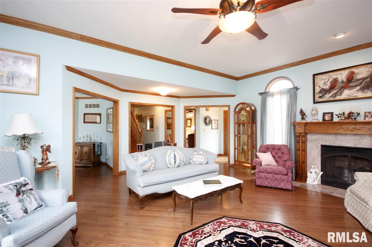 7576 Pin Oak Road Manito, IL 61546 - Photo 4 of 36 Gallery Image 4
