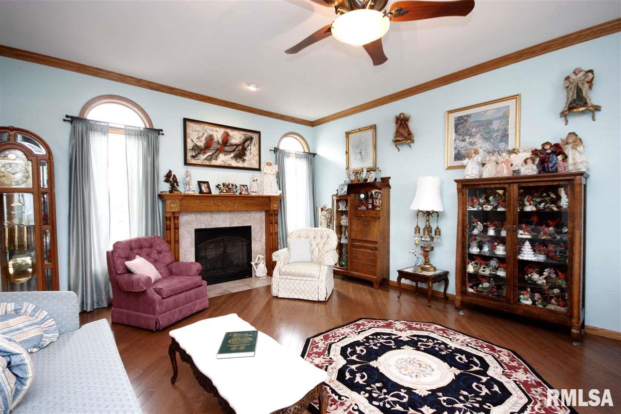 7576 Pin Oak Road Manito, IL 61546 - Photo 5 of 36 Gallery Image 5