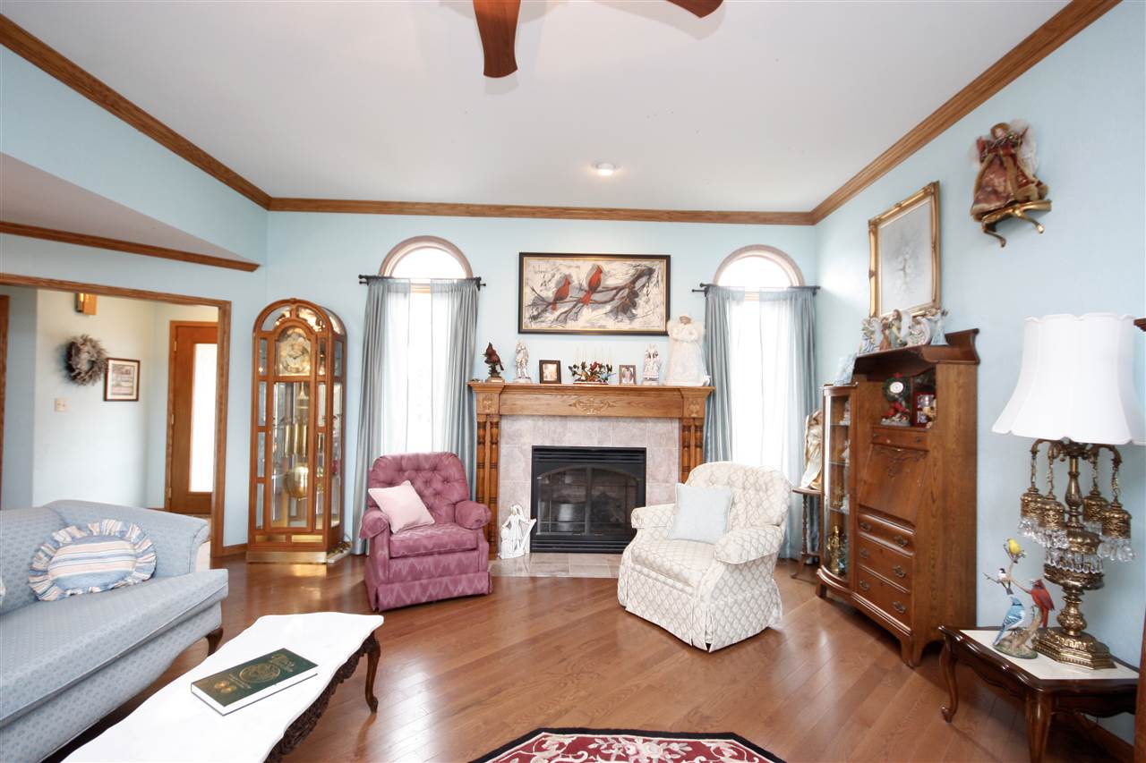 7576 Pin Oak Road Manito, IL 61546 - Photo 6 of 36 Gallery Image 6