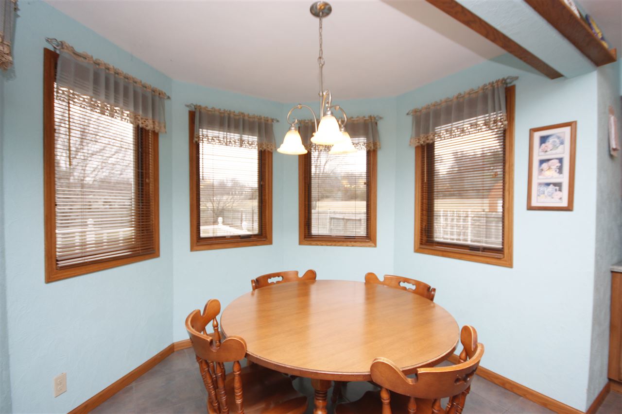 7576 Pin Oak Road Manito, IL 61546 - Photo 9 of 36 Gallery Image 9