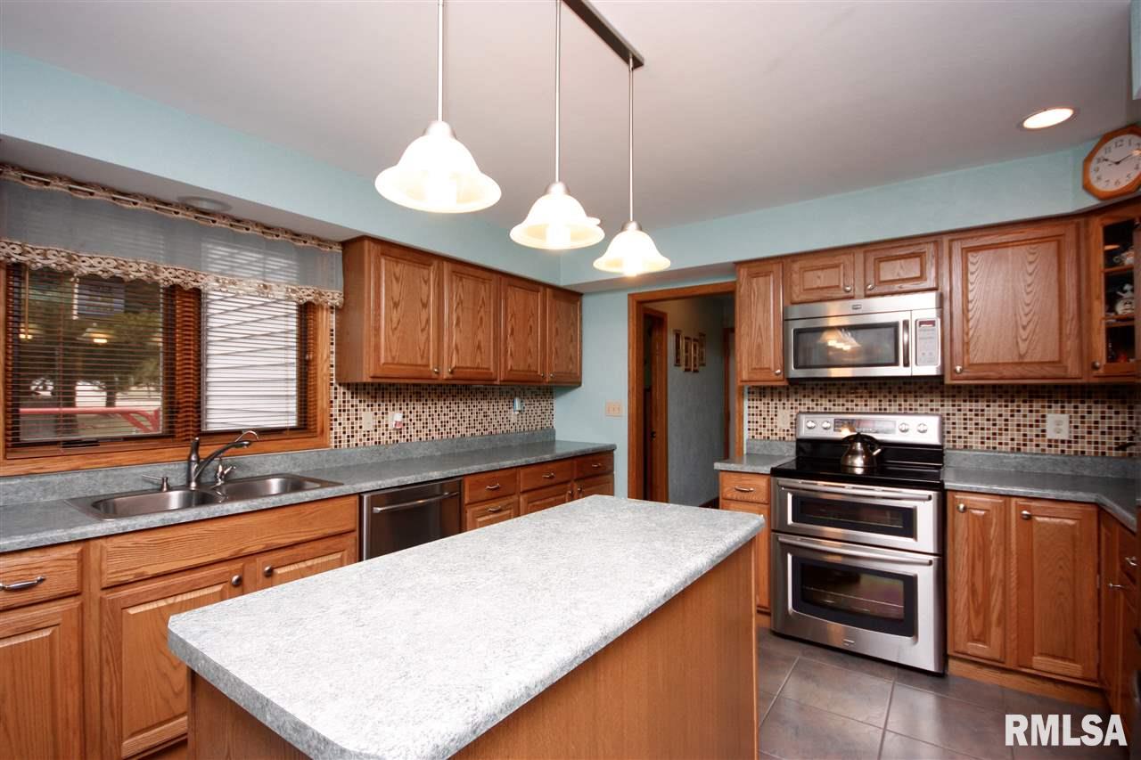 7576 Pin Oak Road Manito, IL 61546 - Photo 10 of 36 Gallery Image 10