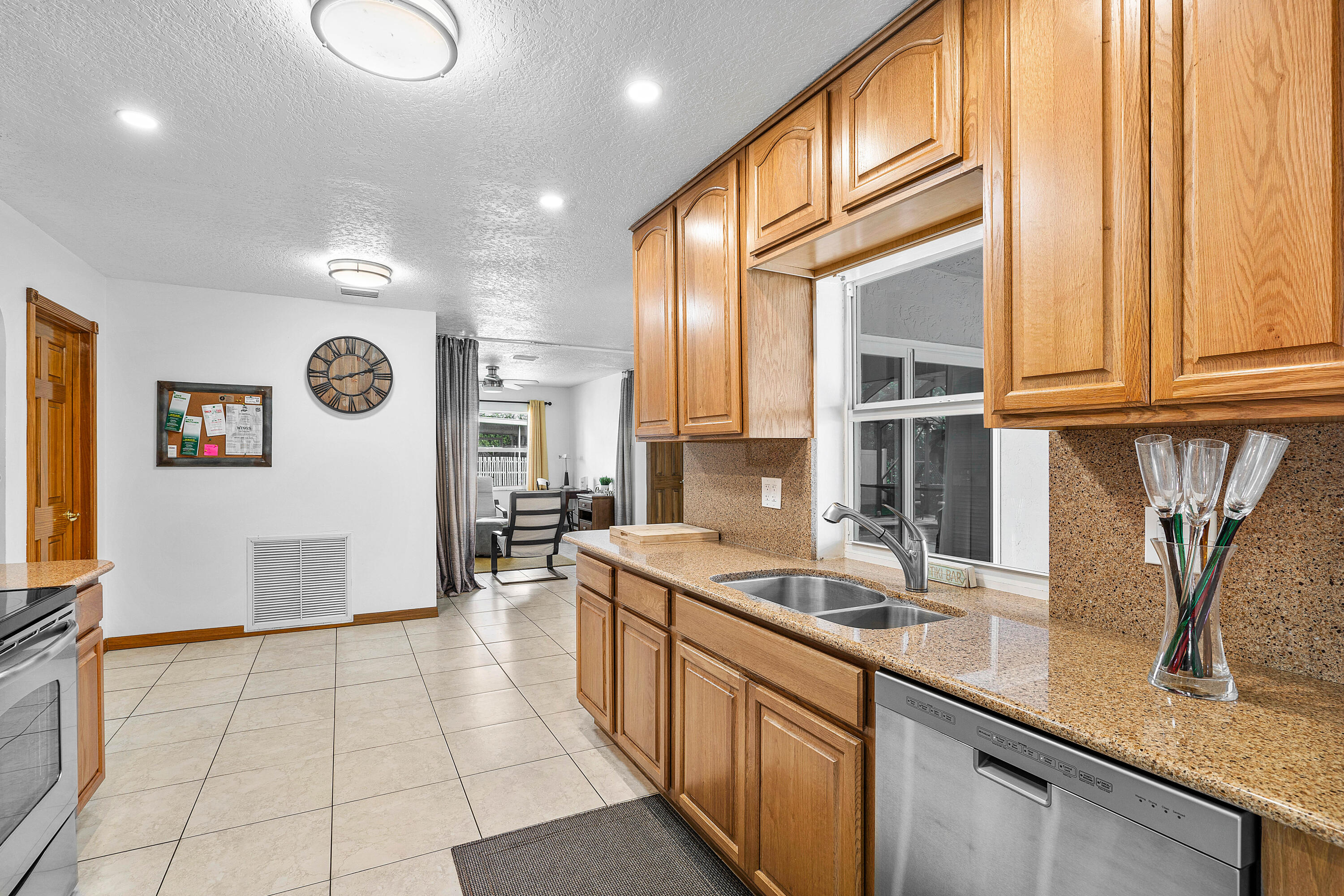 22062 Concha Avenue Boca Raton, FL 33428 - Photo 8 of 33 006-22062ConchaAvenue-BocaRaton-FL-33428