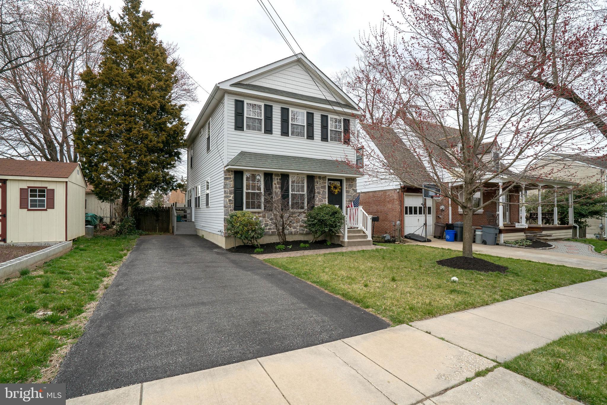 140 Roberts Road Aston, PA 19014 - Photo 2 of 35 Driveway