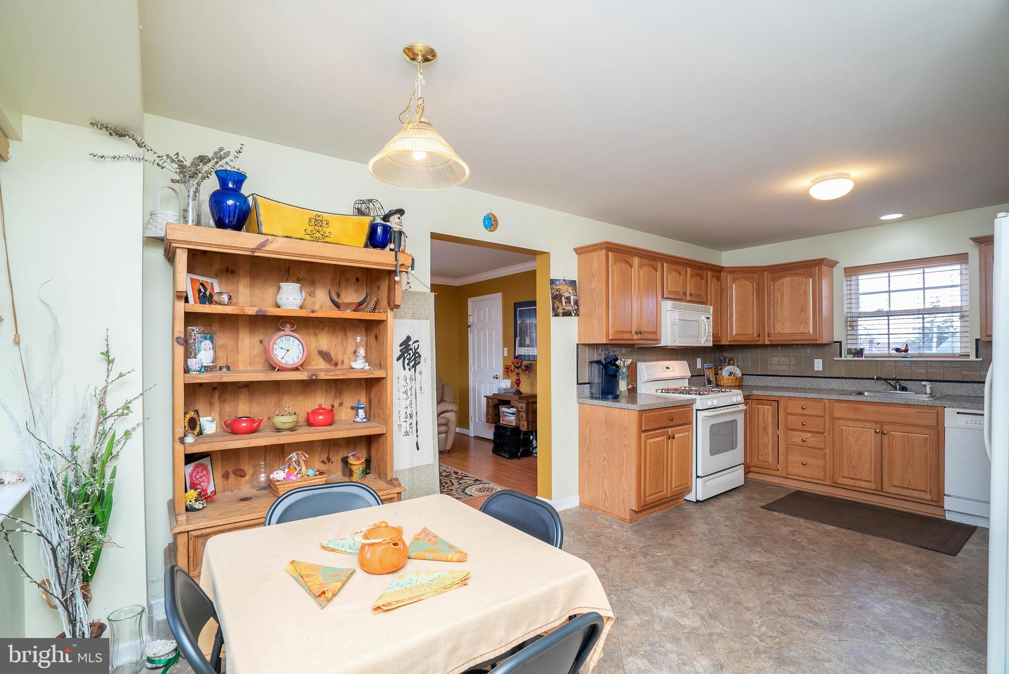 140 Roberts Road Aston, PA 19014 - Photo 12 of 35 Kitchen