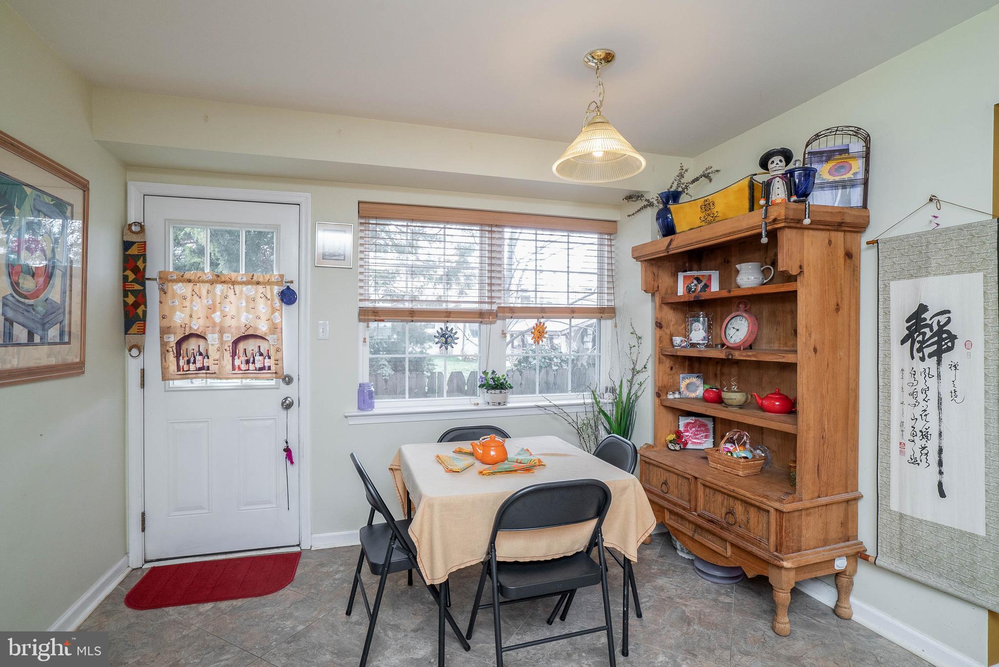 140 Roberts Road Aston, PA 19014 - Photo 15 of 35 Breakfast Nook