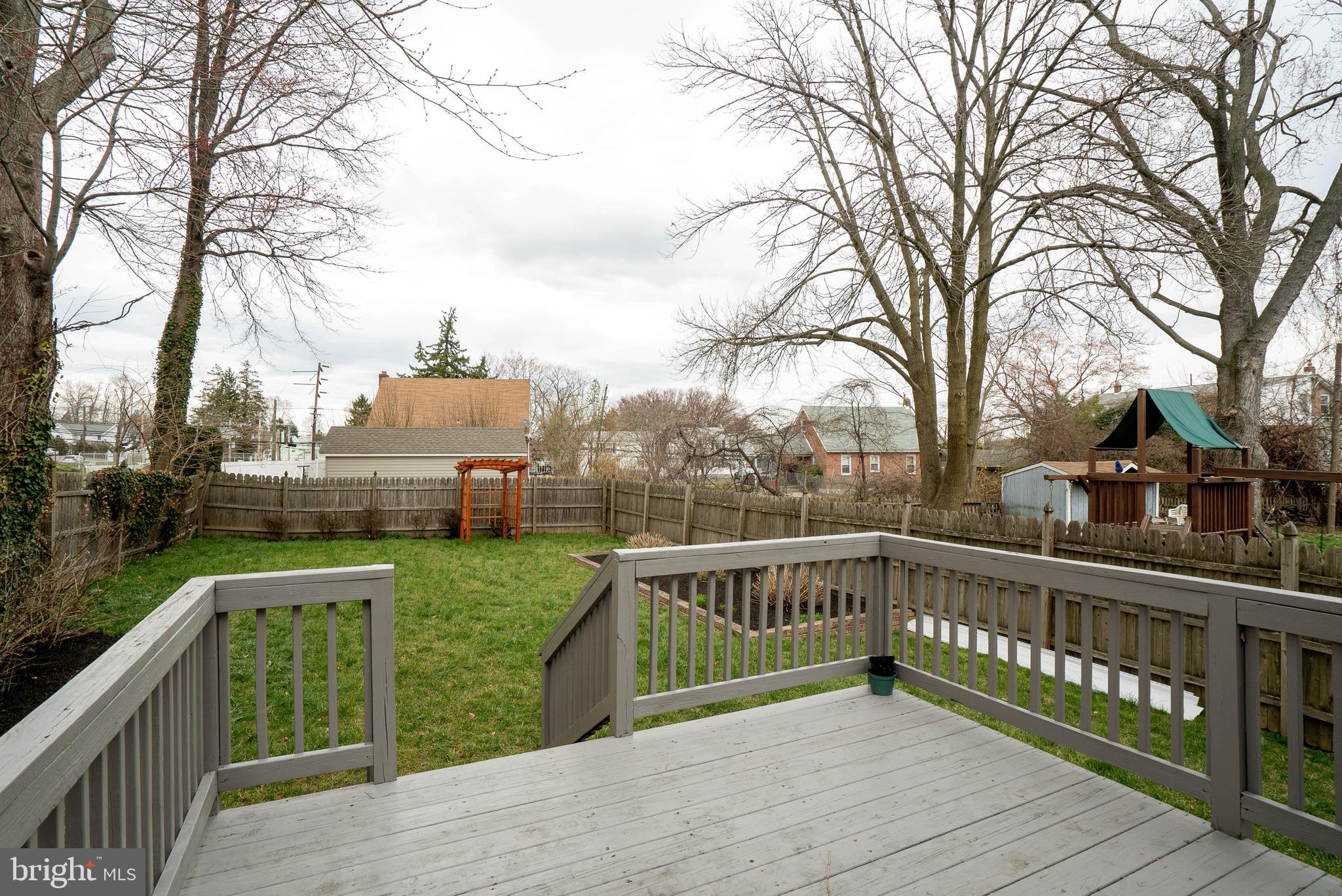 140 Roberts Road Aston, PA 19014 - Photo 31 of 35 Deck
