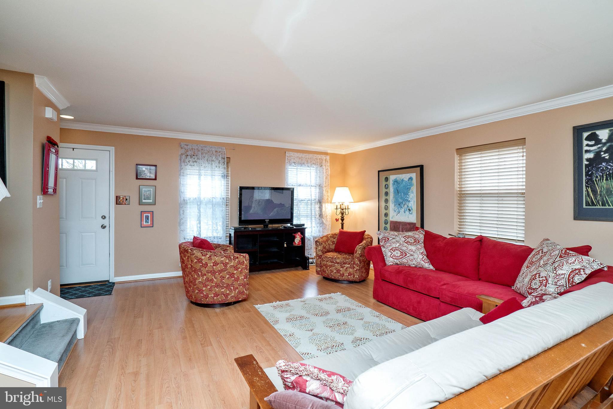 140 Roberts Road Aston, PA 19014 - Photo 5 of 35 Living Room