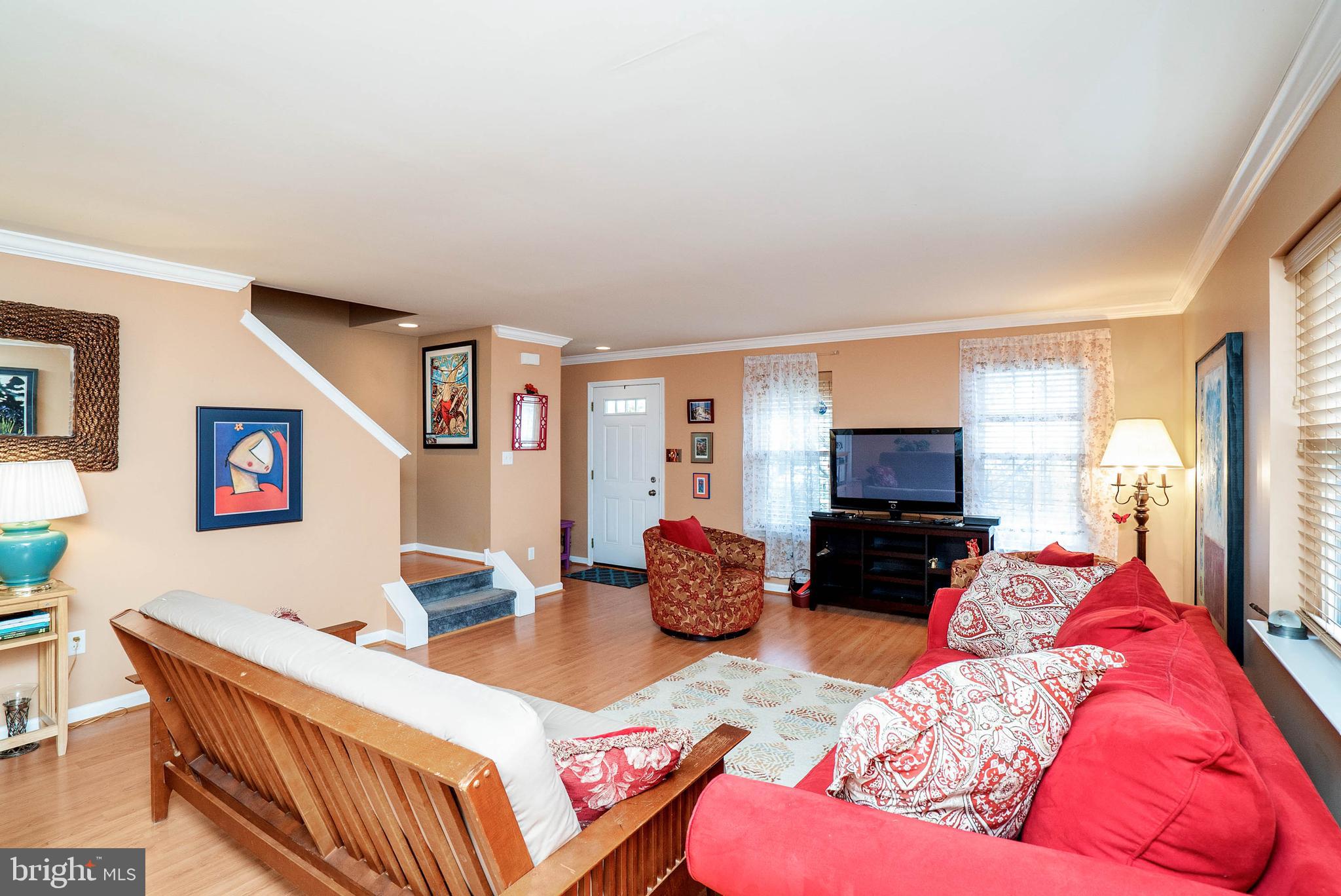 140 Roberts Road Aston, PA 19014 - Photo 6 of 35 Living Room