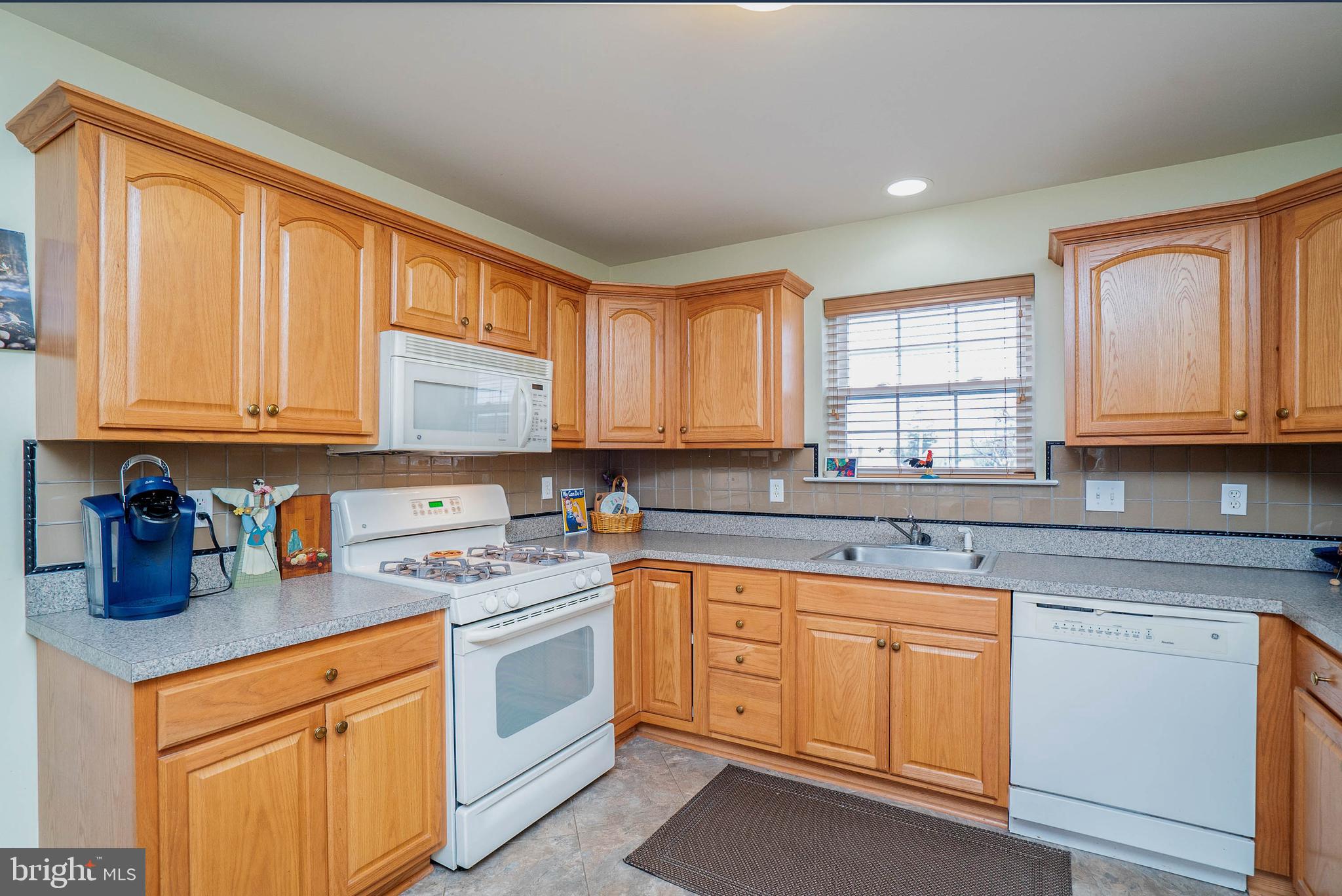 140 Roberts Road Aston, PA 19014 - Photo 9 of 35 Kitchen