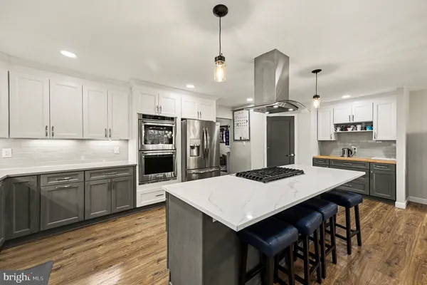 $839,000 | 6208 Redwood Lane, Alexandria, VA 22310