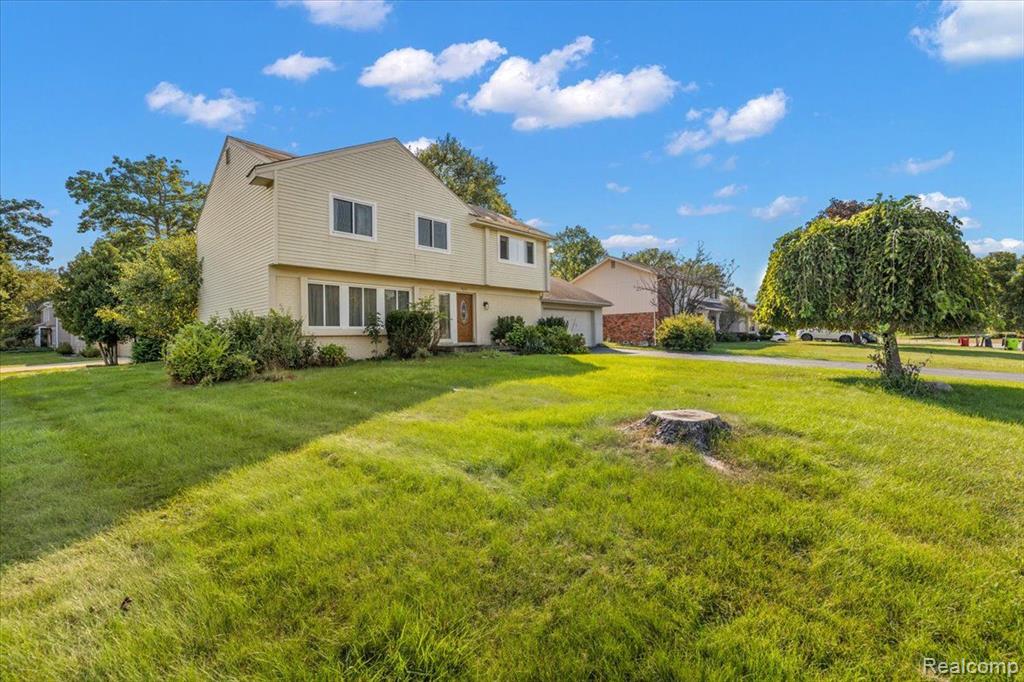 5071 Patrick Road West Bloomfield, MI 48322 - Photo 4 of 30 Gallery Image 4