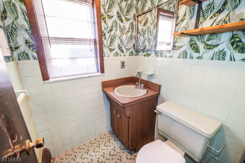 127 Horseneck Road Fairfield, NJ 07004 - Photo 26 of 34