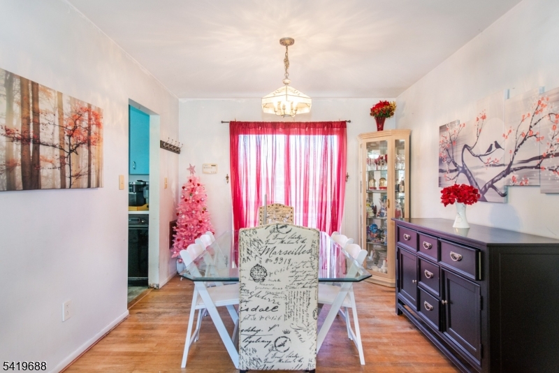 127 Horseneck Road Fairfield, NJ 07004 - Photo 7 of 34