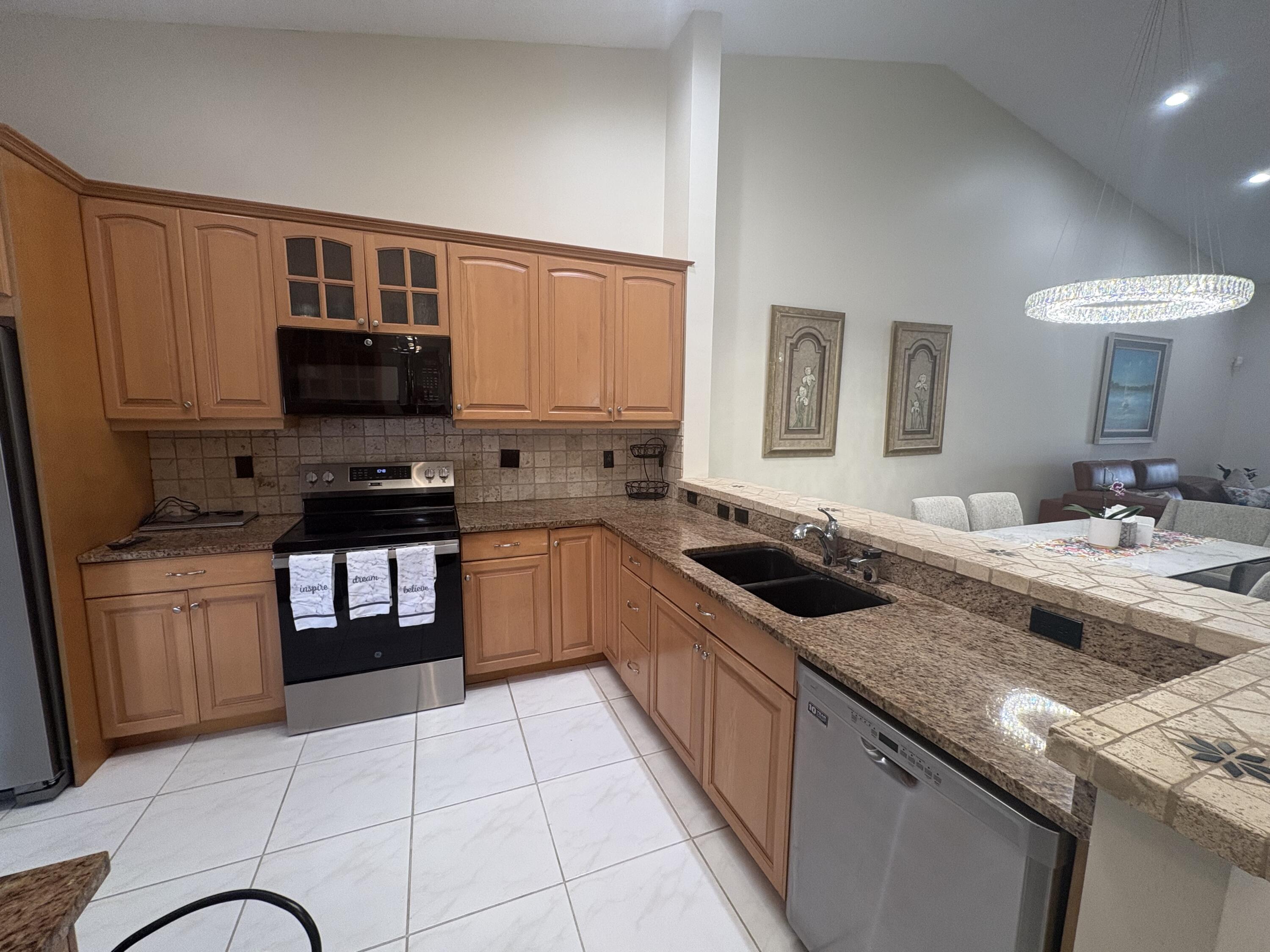 7275 Summer Tree Drive Boynton Beach, FL 33437 - Photo 6 of 28 Kitchen