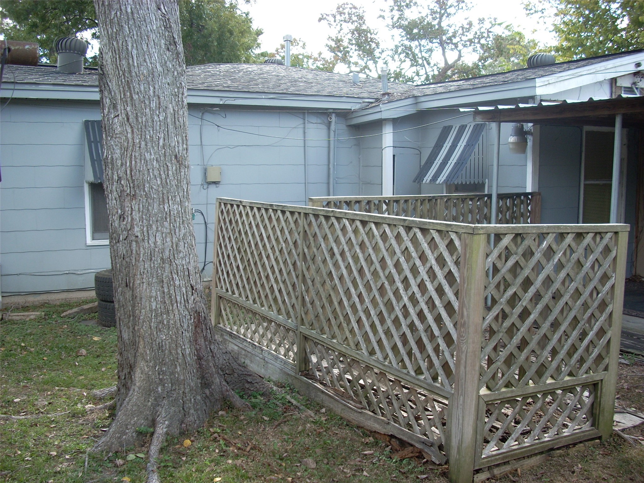 6927 Keller Street Houston, TX 77087 - Photo 11 of 11 a view of a wooden fence