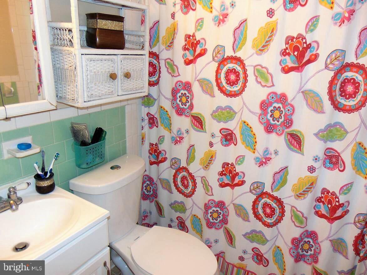 1920 Ridgeville Road Edgewater, MD 21037 - Photo 12 of 20 Main Level Bath